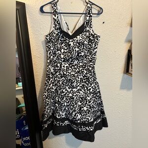 Jones Wear Size 12 Black and White Leaf Print Mini Dress
